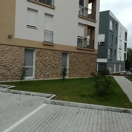 Dolce Apartman 别墅 *